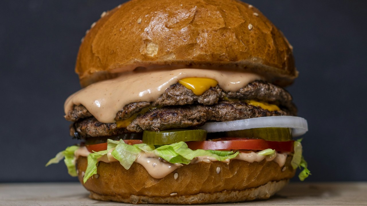 12 Fast Food Chains Crafting Delicious Burgers with Pure Ground Beef cover