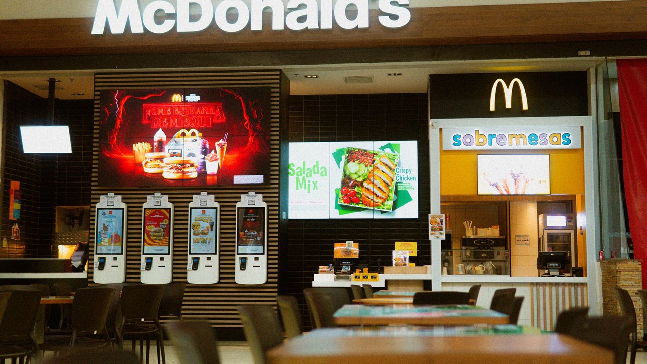 12 Popular Chains Facing More Shutdowns in 2024 cover
