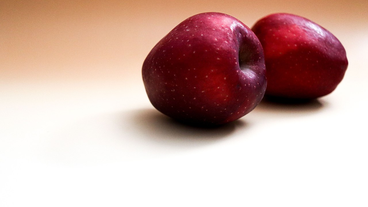 14 Surprising Ways Apples Transform Your Health In 30 Days cover