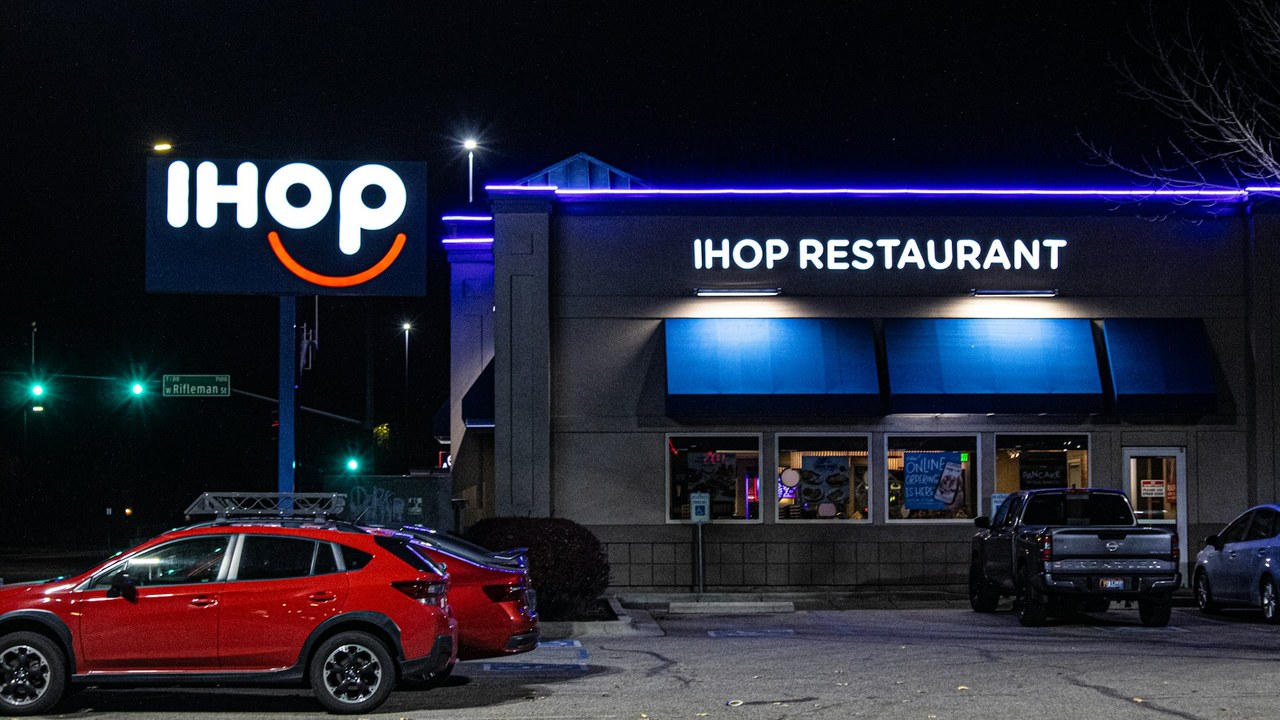 Applebee's Continues To Close While IHOP Is Expanding cover