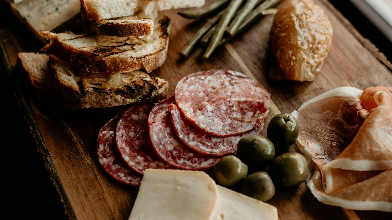 Easy Tricks to a Perfect Cheese Board cover