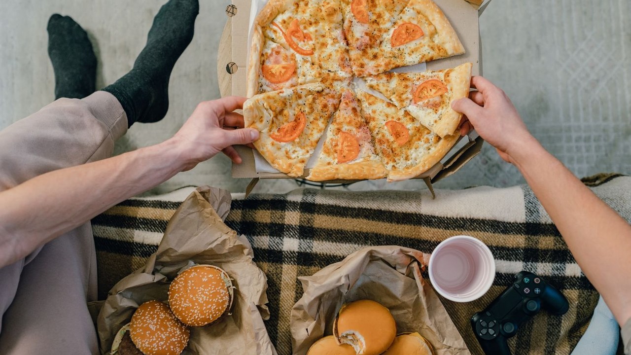 Score Free Meals: 6 Top FIFA 2026 Fast Food Offers In USA cover